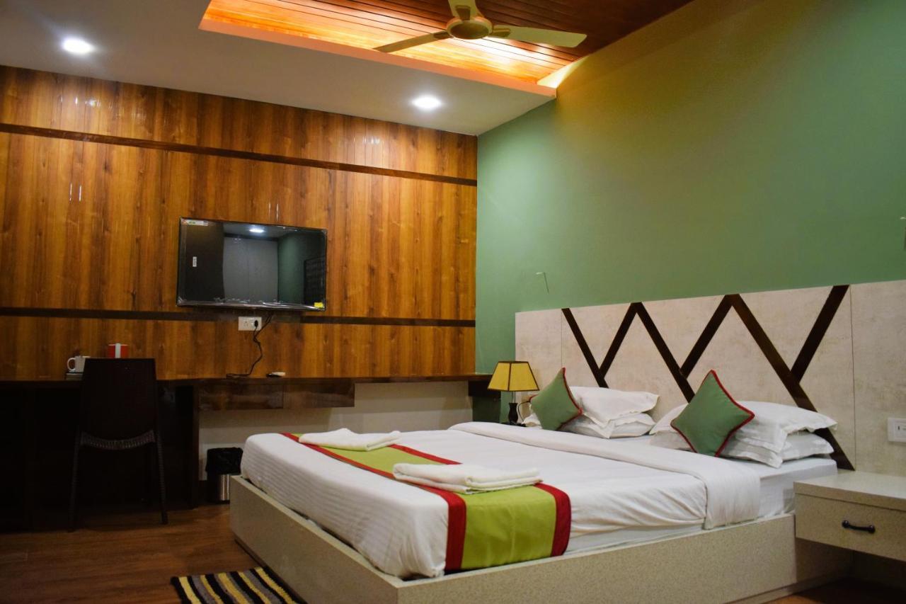 Brahmaputra Jungle Resort Ґувахаті Екстер'єр фото